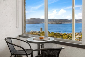 Spectacular Views - One Bedroom Unit - Free Parking - Free WIFI